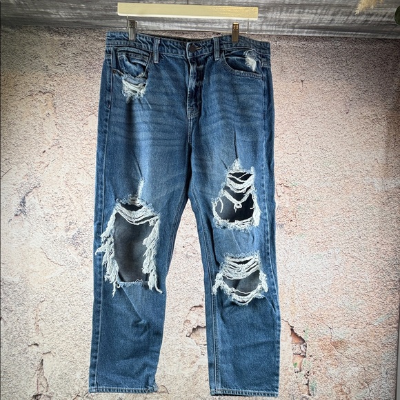 Hidden Denim - Hidden Casual Distressed Denim Relaxed Jeans size 31. A58